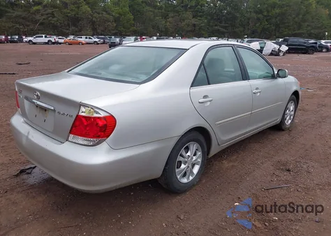 2003 Toyota Camry Le z USA, uszkodzony, nr VIN 4T1BE32K83U751432